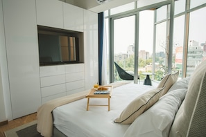 Iron/ironing board, travel cot, free WiFi, bed sheets