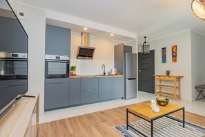 Appartement Deluxe | Cuisine privée | Grand réfrigérateur, four, plaque de cuisson, lave-vaisselle