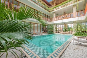 Hồ bơi ngoài trời 