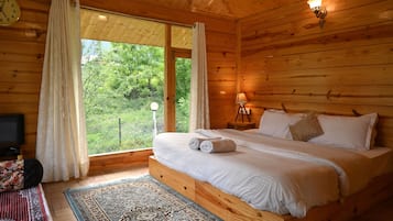 Luxury Chalet | Rollaway beds, free WiFi, bed sheets