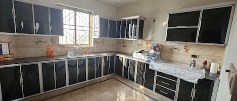 House | Private kitchen | Fridge, microwave, stovetop