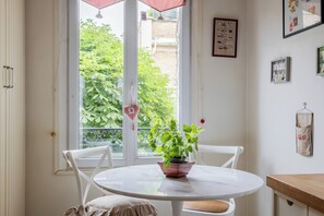 Dining - La Muette Nostalgia, by Veeve (Paris)