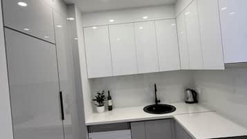 Căn hộ tiện nghi đơn giản, ban công, quang cảnh biển | Bếp riêng