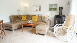 TV, fireplace, books, stereo - Ferienhaushälfte für bis zu 5 Personen im Idyllischen Kating (Tönning)