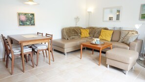 TV, fireplace, books, stereo - Ferienhaushälfte für bis zu 5 Personen im Idyllischen Kating (Tönning)