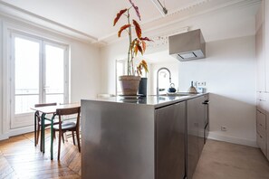 Fridge, microwave, oven, stovetop - 2 BD lovely APT facing Canal St Martin sleeps 6! (Paris)