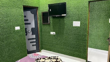 Standard Room | 1 bedroom, desk, laptop workspace, free WiFi
