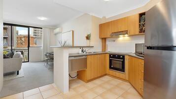 Fridge, oven, stovetop, dishwasher