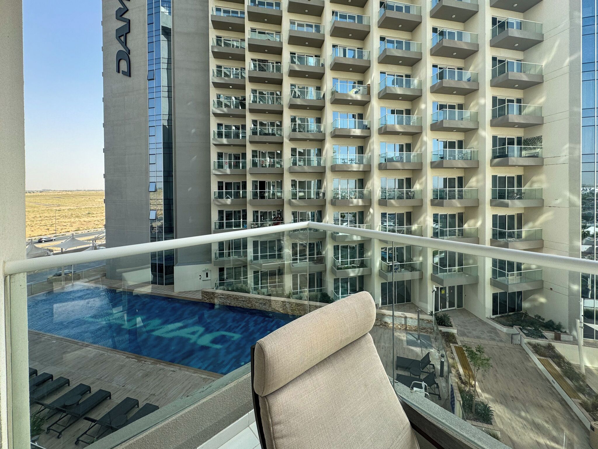 Perusstudio, parveke, näköala golfkentälle | Parveke