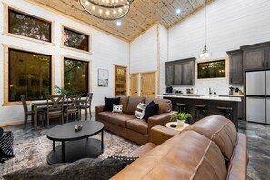 Smart-TV, Kamin, Arbeitsbereiche