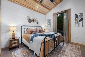 2 bedrooms, desk, free WiFi, bed sheets