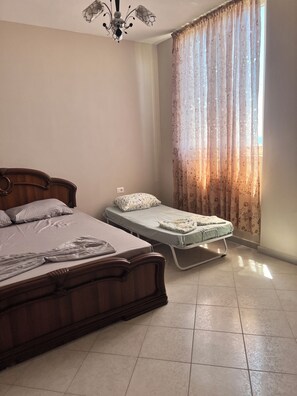 3 quartos, ferros/tábuas de passar roupa, Wi-Fi, roupa de cama