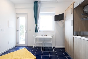Junior Apartment, 1 Bedroom, Kitchenette, Courtyard View | Private kitchen | Full-size fridge, microwave, stovetop, espresso maker