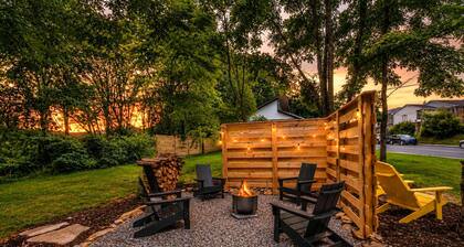 Steps Away Cottage • Hot Tub, Fire Pit, Downtown