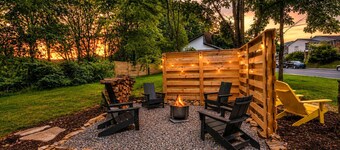 Steps Away Cottage • Hot Tub, Fire Pit, Downtown