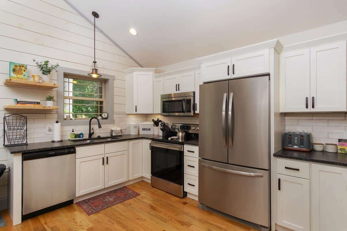 ثلاجة، ميكروويف، فرن، موقد طهي مسطح