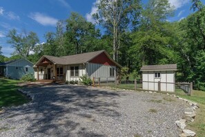 Exterior - Birdsong Cottage | Gorgeous Lake Junaluska Retreat (Waynesville)