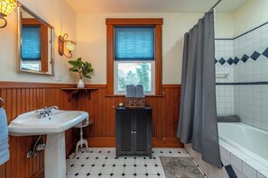 Bruser, hårtørrer, håndklæder, Shampoo