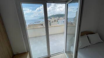 Classic Studio, Sea View | Balcony