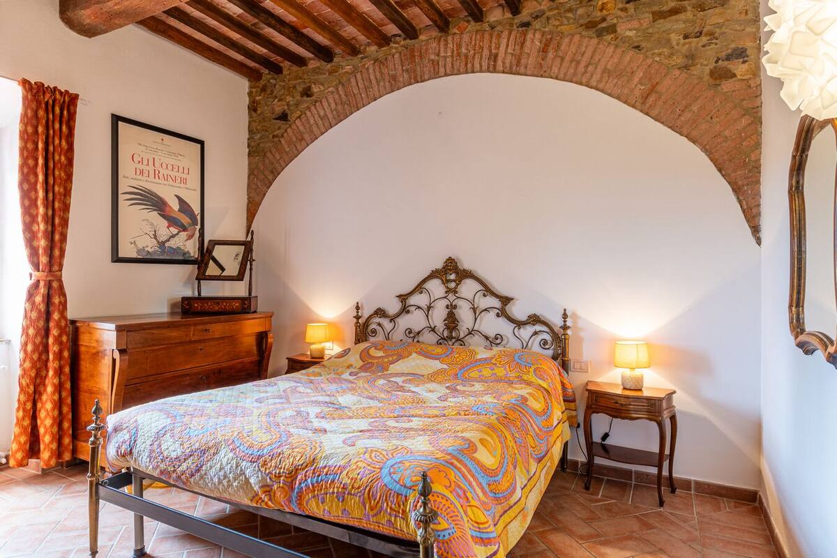 Blackout curtains, soundproofing, free WiFi, bed sheets
