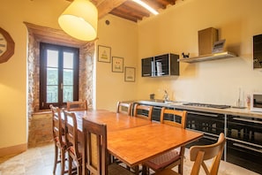 Premier Apartment, 3 Bedrooms, 2 Bathrooms, Valley View | Private kitchen