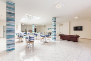 Free daily local cuisine breakfast - 3965 Il Riccio Camera Matrimoniale (Porto Cesareo)