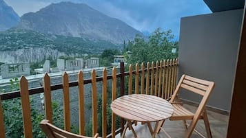 Habitación triple de lujo | Balcón