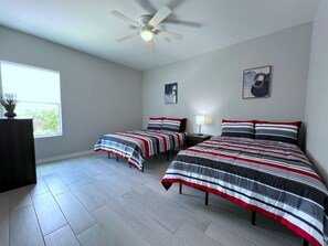 2 habitaciones, escritorio, tabla de planchar con plancha y wifi gratis 