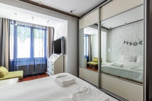 2 bedrooms, desk, iron/ironing board, free WiFi