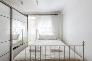 2 chambres, bureau, fer et planche à repasser, Wi-Fi gratuit