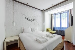 2 slaapkamers, een bureau, een strijkplank/strijkijzer, gratis wifi