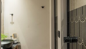 Unclassified image, 4 of 10, button