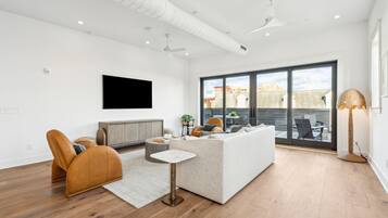 TV, impianto stereo, studio