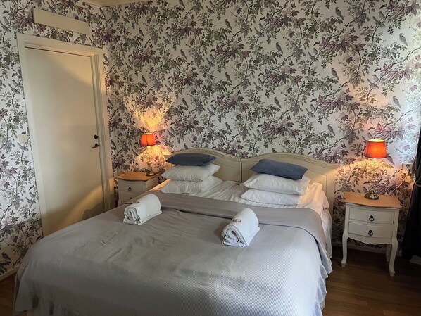 Room - Herrgårds Hotell Gyllene Hästen (Gunnebo)