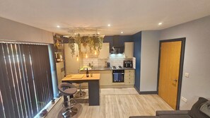 Private kitchen - Cozy Southampton Apartment Retreat (Southampton)