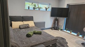Apartment | 1 bedroom, bed sheets - Cozy Southampton Apartment Retreat (Southampton)