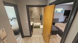 Apartment | Bathroom