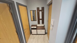 Apartment | Bathroom | Shower, towels - Cozy Southampton Apartment Retreat (Southampton)