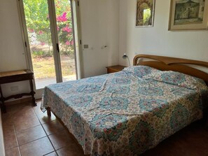 2 bedrooms, iron/ironing board, bed sheets - Casa Migliorisi a Marina di Ragusa per Vacanze (Marina di Ragusa)