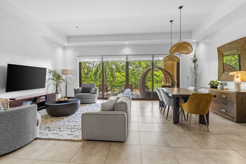 Spacious 3 Bedroom Condo - Walk to the Beach