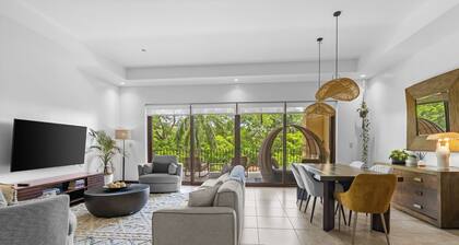 Spacious 3 Bedroom Condo - Walk to the Beach