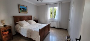 2 Schlafzimmer, Bügeleisen/Bügelbrett, Bettwäsche