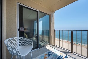 Property grounds - Beautifully Decorated Direct Oceanfront 2 Bedroom Condo (Ocean City)