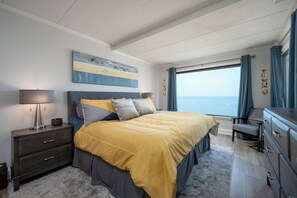 2 bedrooms, iron/ironing board, WiFi - Beautifully Decorated Direct Oceanfront 2 Bedroom Condo (Ocean City)