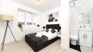 4 bedrooms, iron/ironing board, WiFi, bed sheets