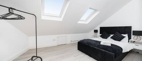 4 bedrooms, iron/ironing board, WiFi, bed sheets