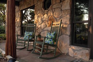 Terrace/patio - Luxury in Wimberley | Pool+Pickleball+Party Barn (Wimberley)