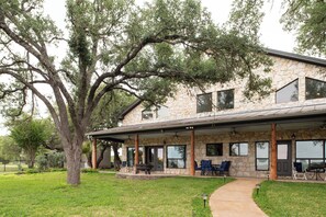Exterior - Summer Fun | Pool+Hot Tub+Fire Pit+Stargazing (Wimberley)