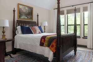 5 slaapkamers, een strijkplank/strijkijzer, reisbedje, wifi