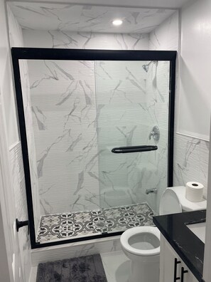 Toilet paper - Basement Apartment in a quiet area (875 sqft) (Oshawa)